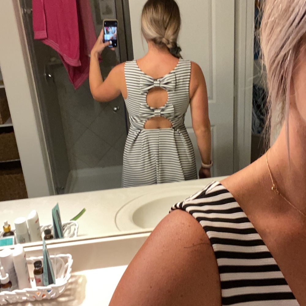 Cute open back black and white dress - Picture 5 of 6